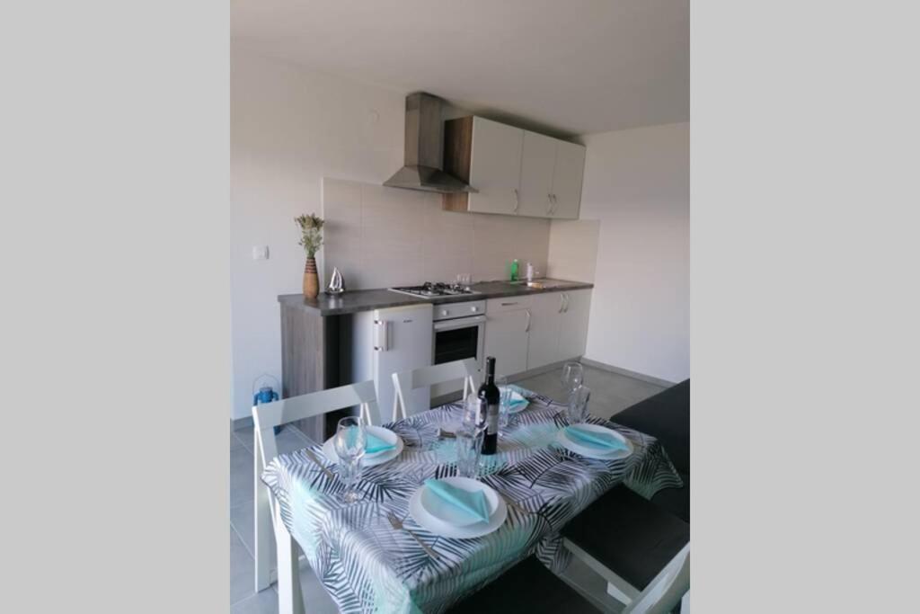Raša Apartment By The Sea- Santa Marina מראה חיצוני תמונה