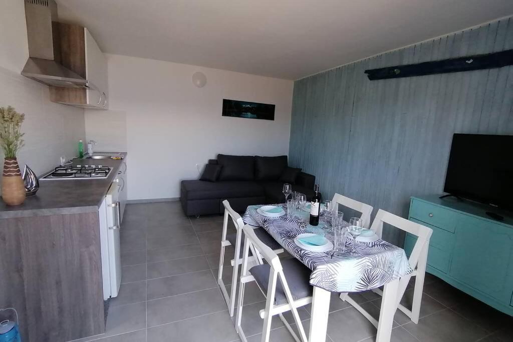 Raša Apartment By The Sea- Santa Marina מראה חיצוני תמונה